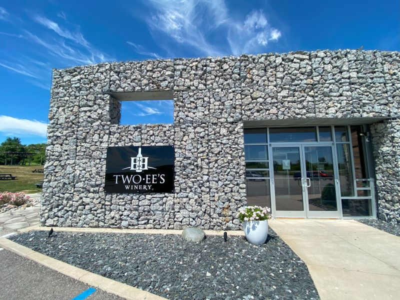 Two EE's Winery